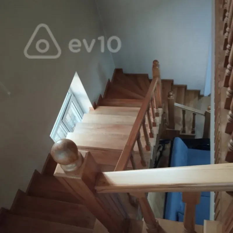 Satılır 6 otaqlı həyət evi 270 m²