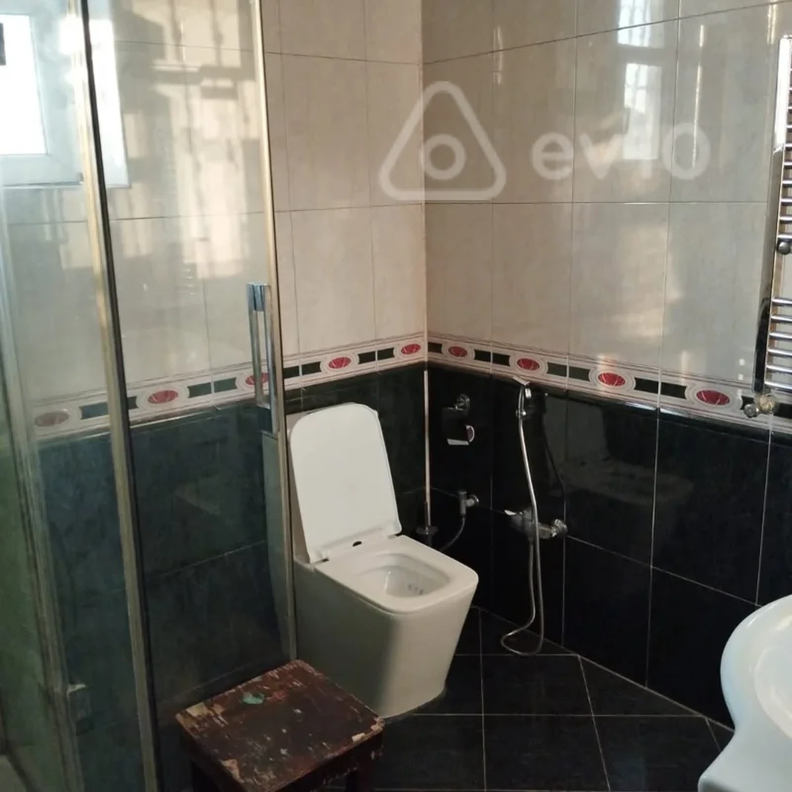 Satılır 6 otaqlı həyət evi 270 m²