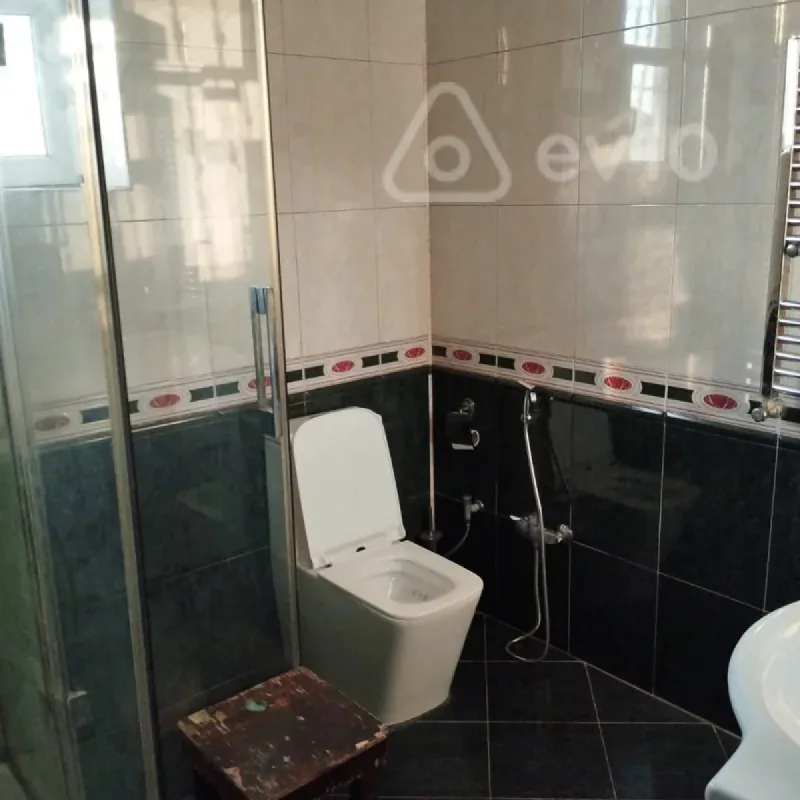 Satılır 6 otaqlı həyət evi 270 m²