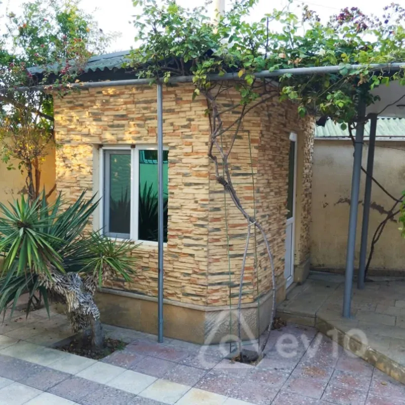 Satılır 6 otaqlı həyət evi 270 m²