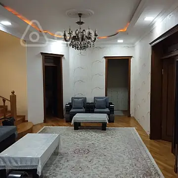Satılır 6 otaqlı həyət evi 270 m²