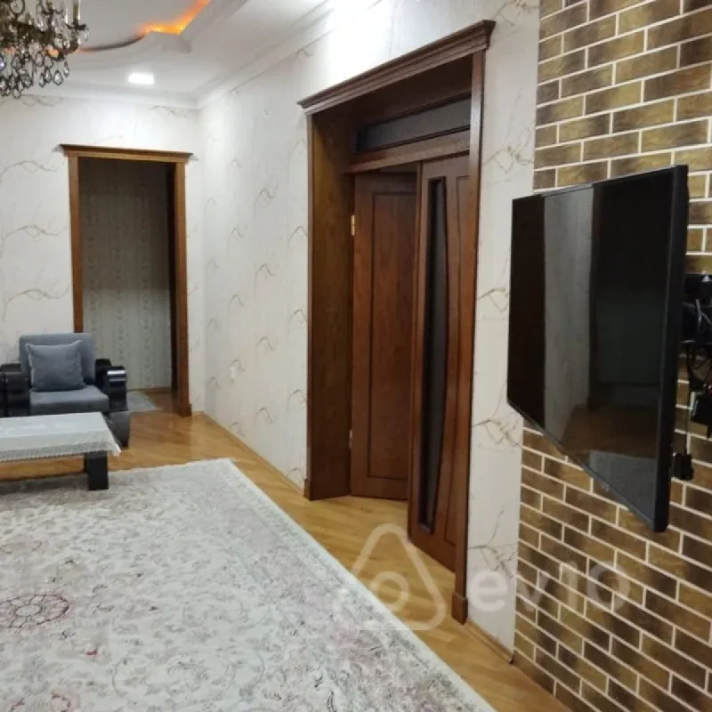 Satılır 6 otaqlı həyət evi 270 m²