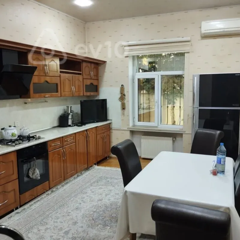 Satılır 6 otaqlı həyət evi 270 m²