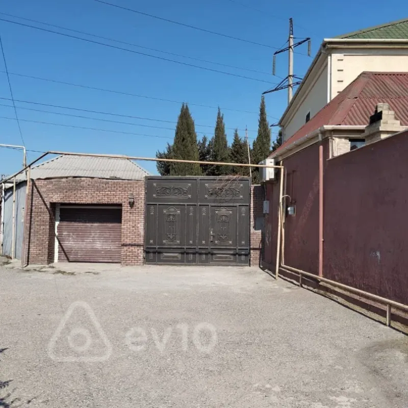 Satılır 6 otaqlı həyət evi 270 m²