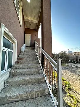 Satılır 5 otaqlı həyət evi 200 m²