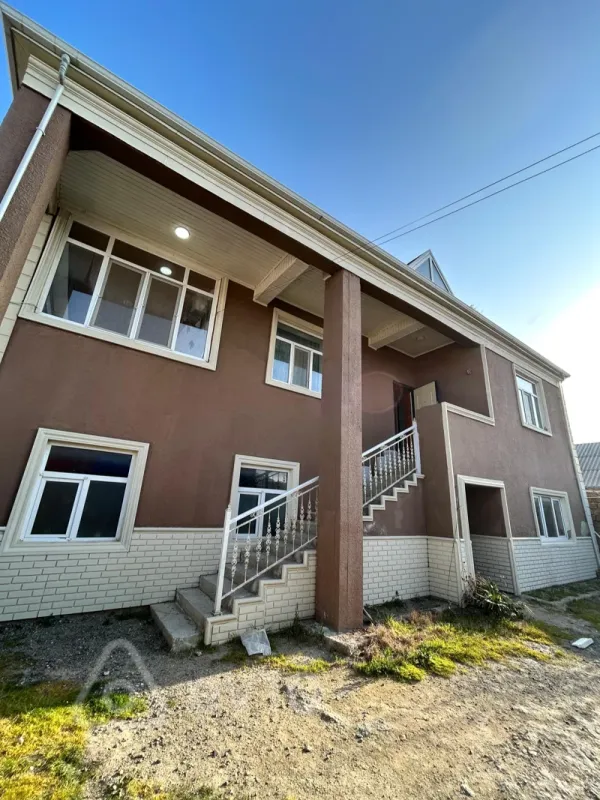 Satılır 5 otaqlı həyət evi 200 m²