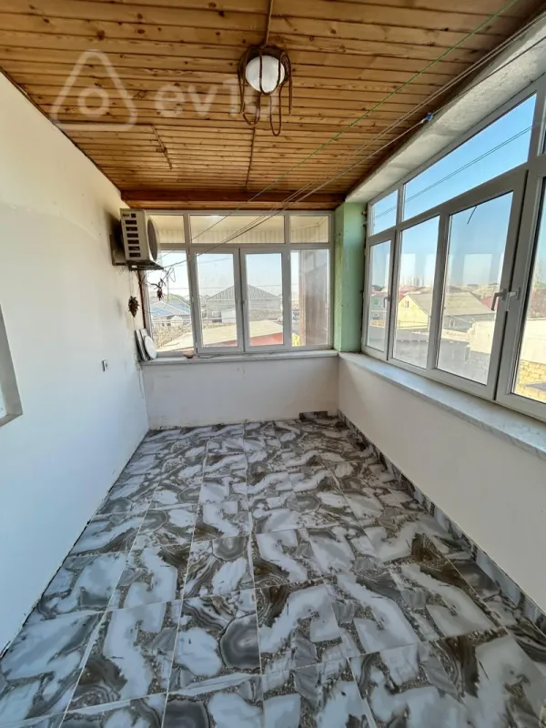 Satılır 5 otaqlı həyət evi 200 m²