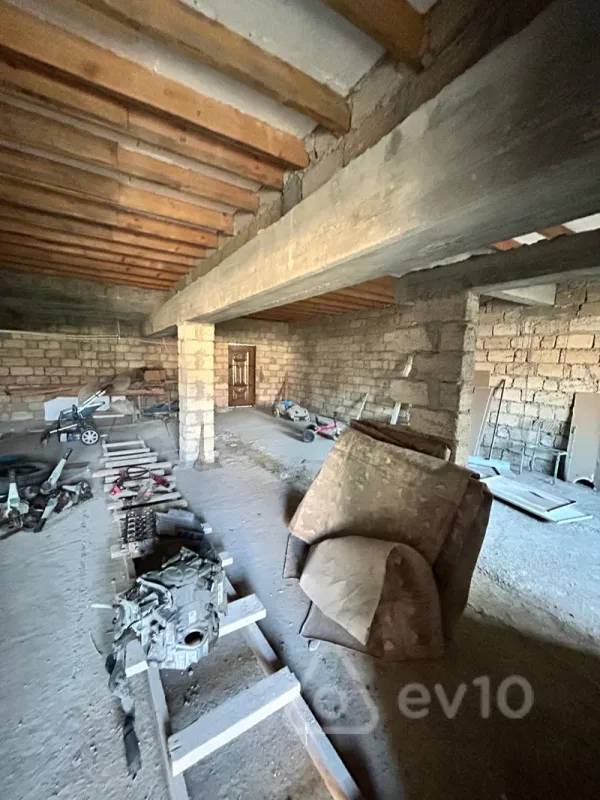 Satılır 5 otaqlı həyət evi 200 m²