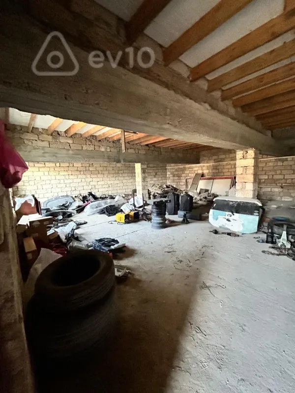 Satılır 5 otaqlı həyət evi 200 m²