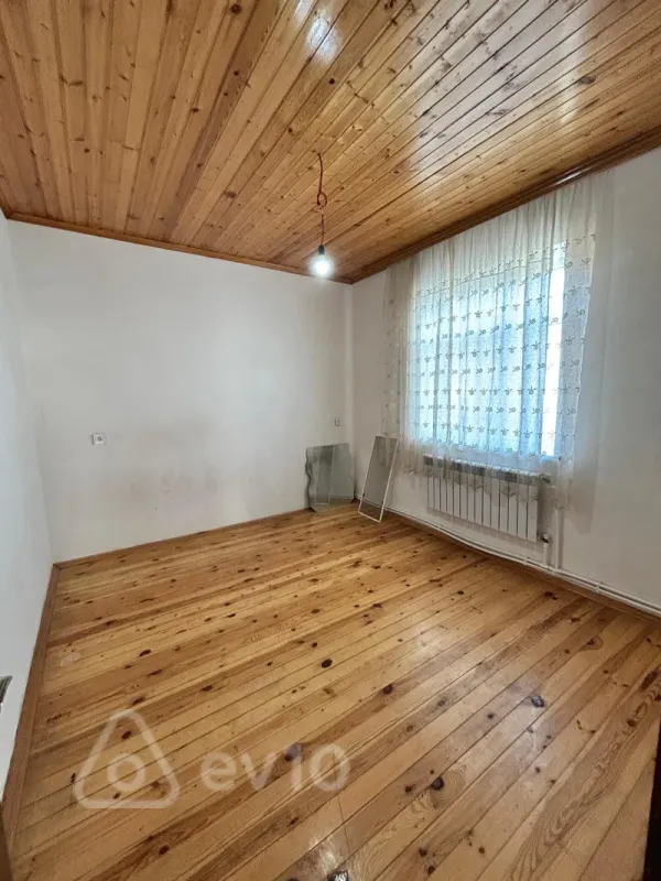 Satılır 5 otaqlı həyət evi 200 m²