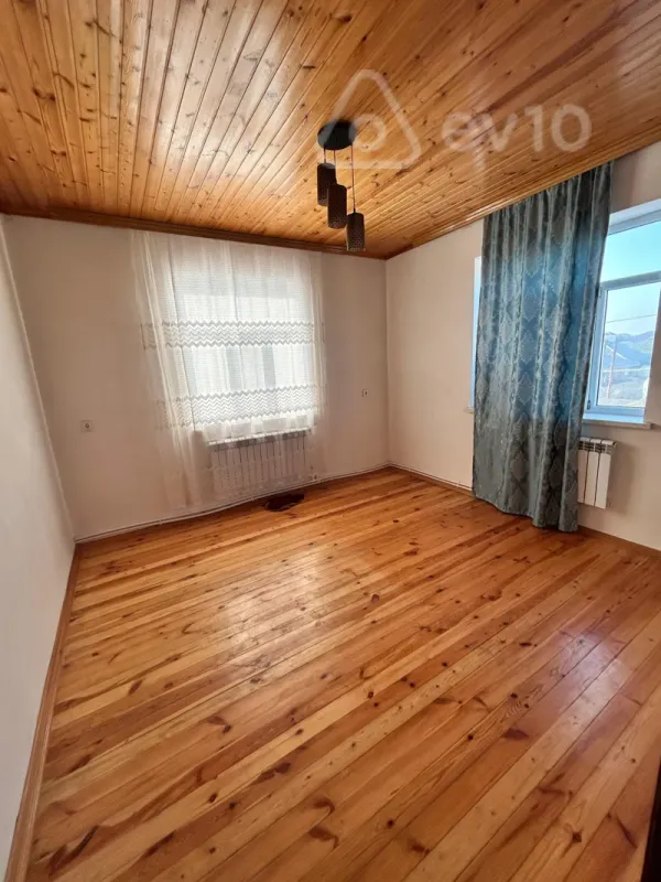 Satılır 5 otaqlı həyət evi 200 m²