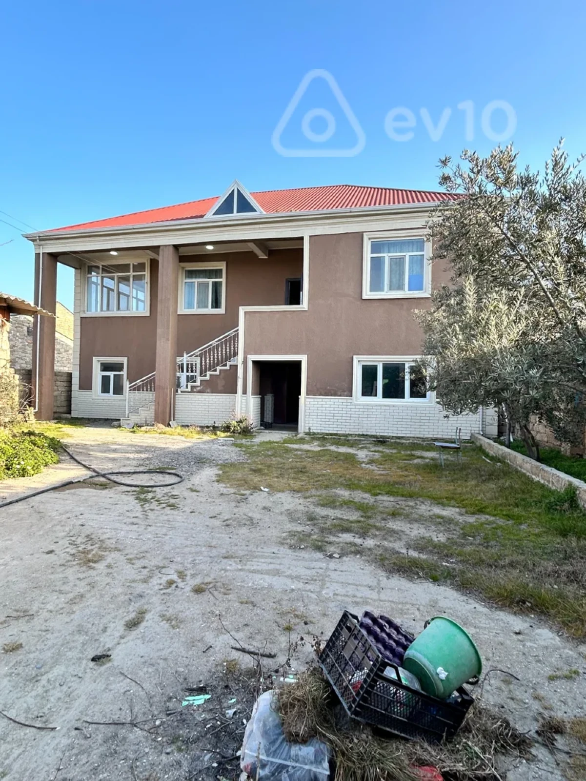 Satılır 5 otaqlı həyət evi 200 m²