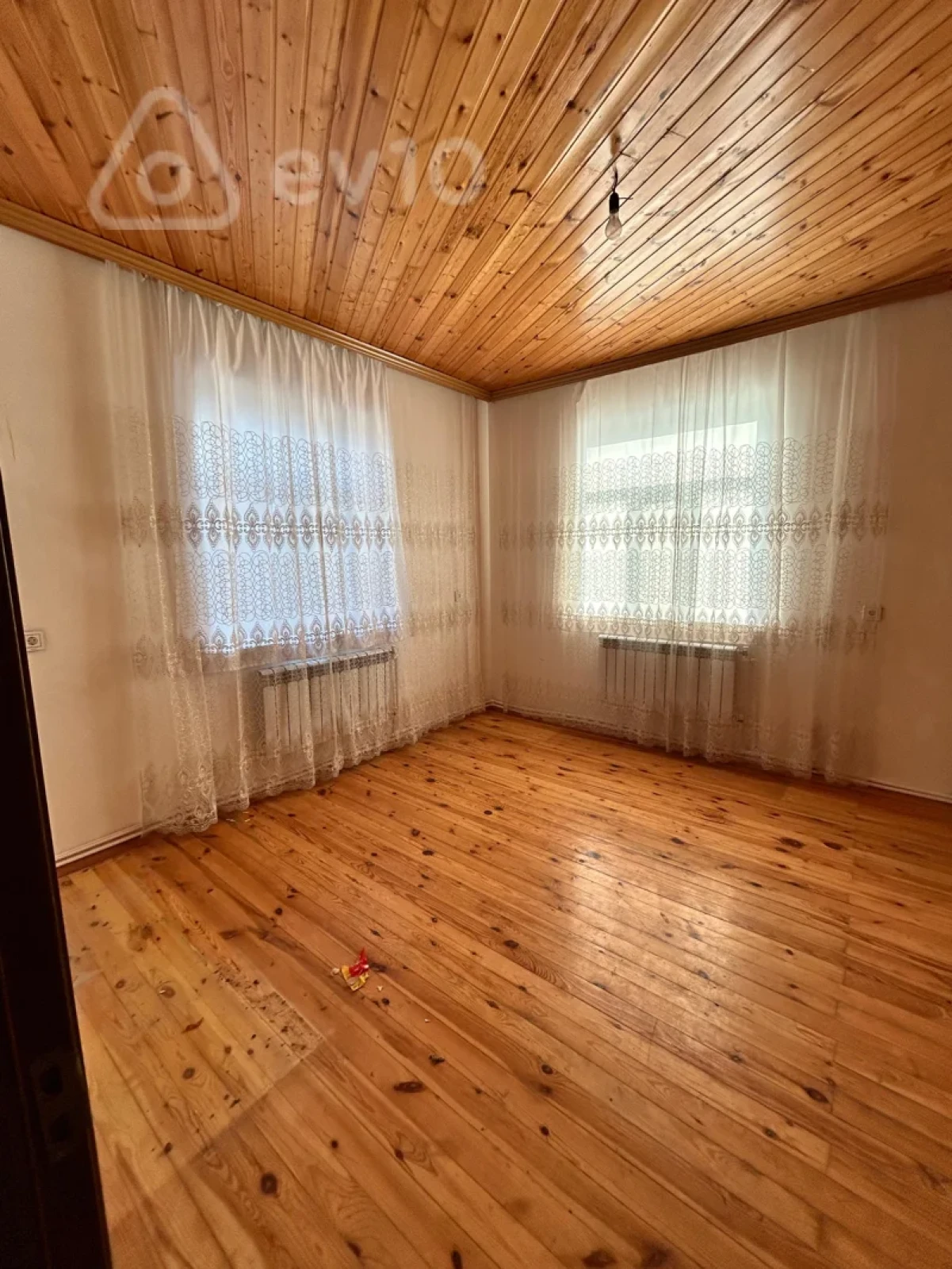 Satılır 5 otaqlı həyət evi 200 m²