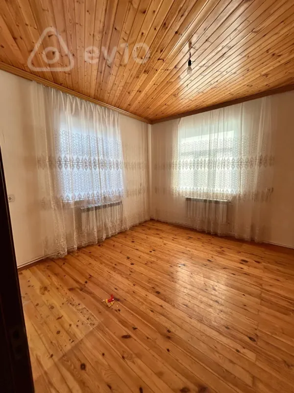 Satılır 5 otaqlı həyət evi 200 m²