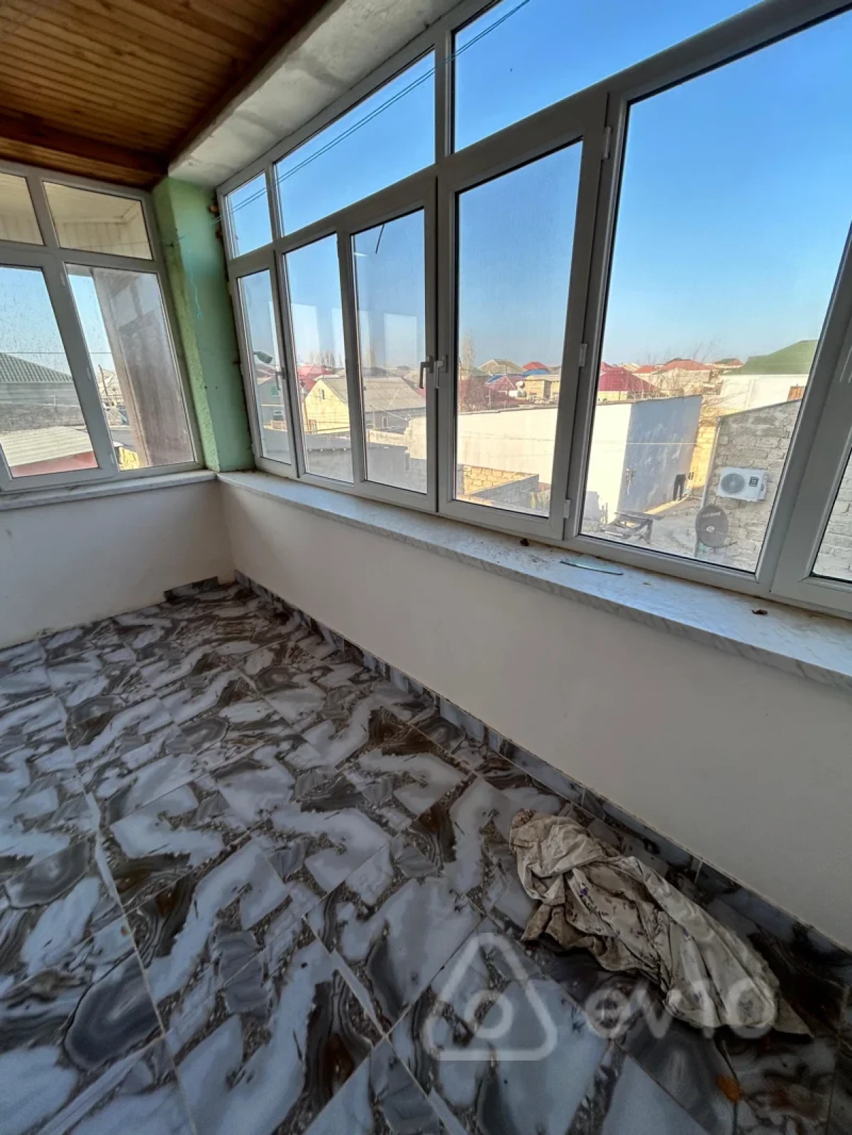 Satılır 5 otaqlı həyət evi 200 m²