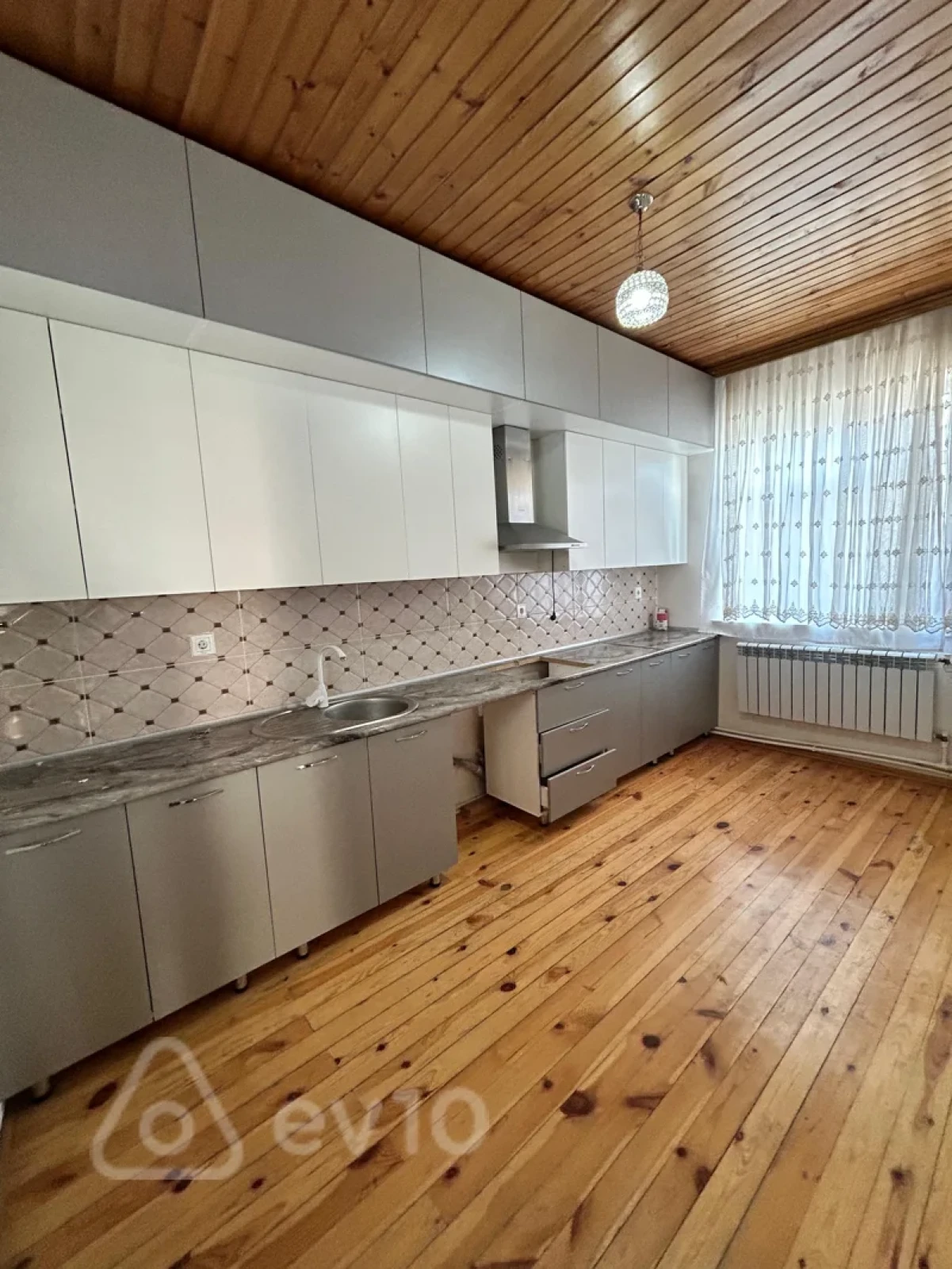 Satılır 5 otaqlı həyət evi 200 m²