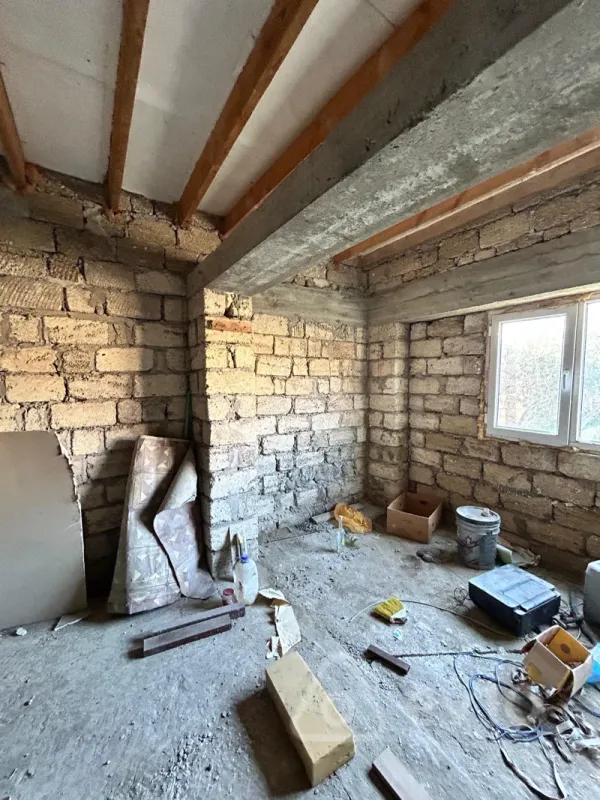 Satılır 5 otaqlı həyət evi 200 m²