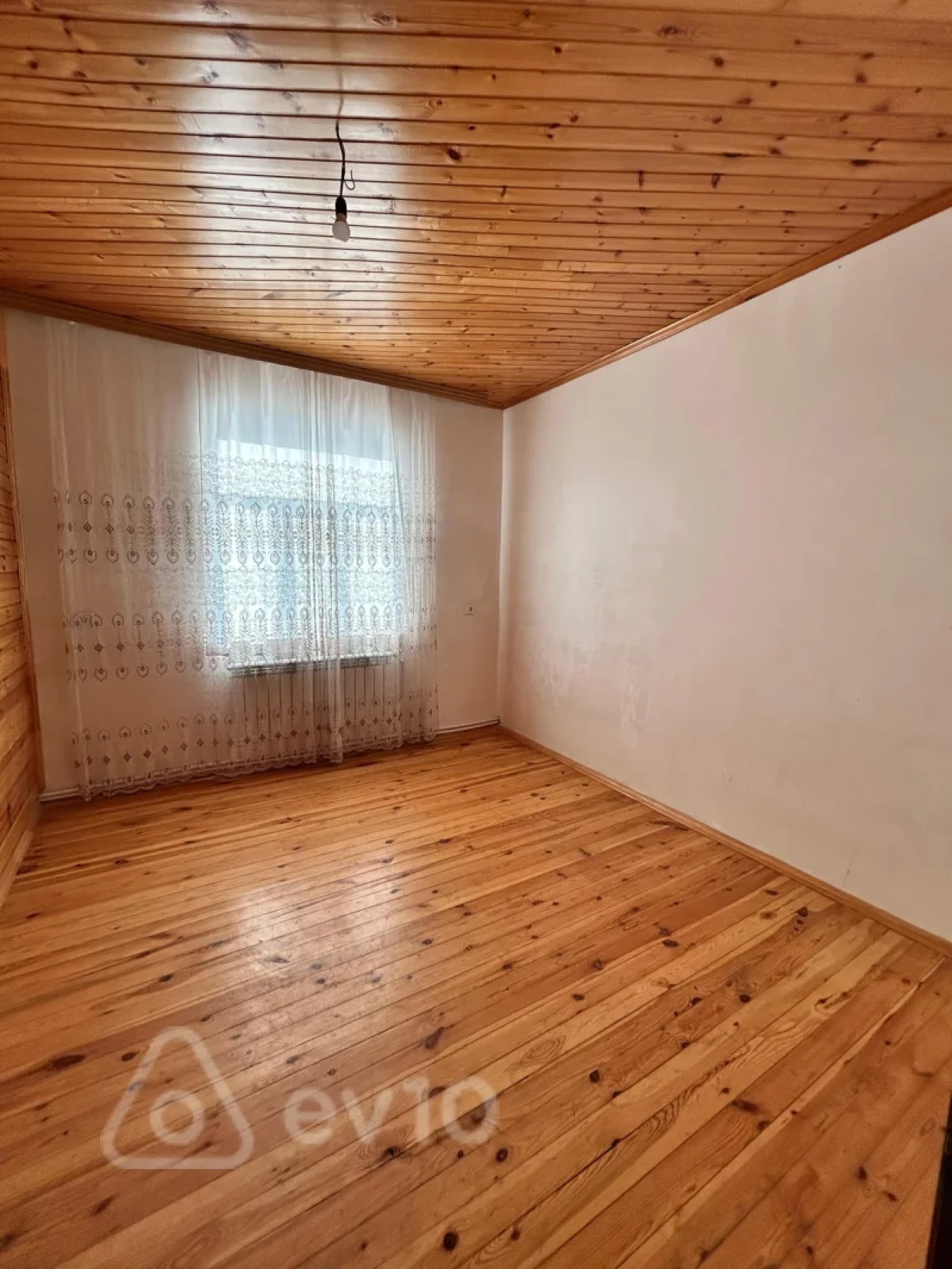 Satılır 5 otaqlı həyət evi 200 m²