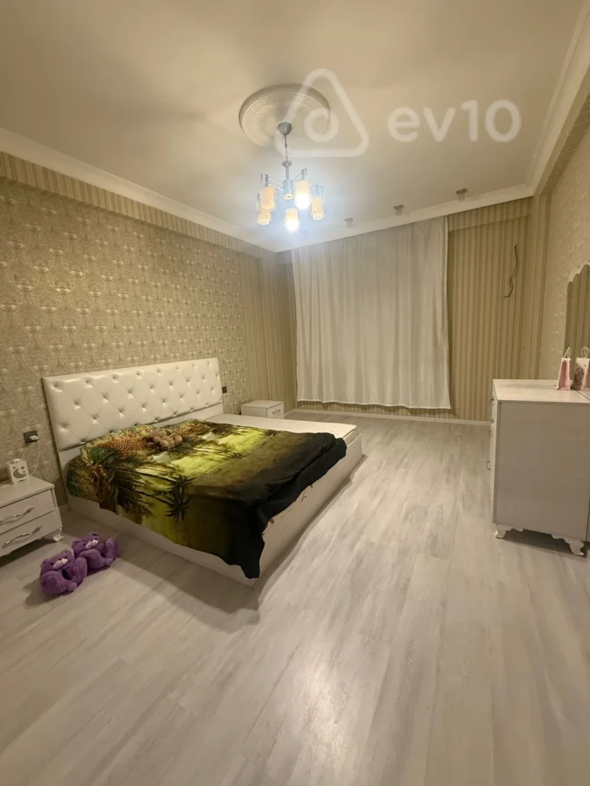 Kirayə verilir 3 otaqlı yeni tikili 140 m²
