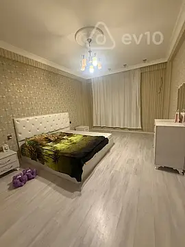 Kirayə verilir 3 otaqlı yeni tikili 140 m²