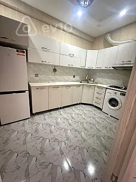 Kirayə verilir 3 otaqlı yeni tikili 140 m²