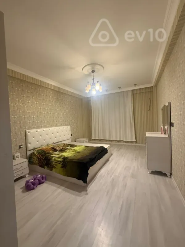 Kirayə verilir 3 otaqlı yeni tikili 140 m²