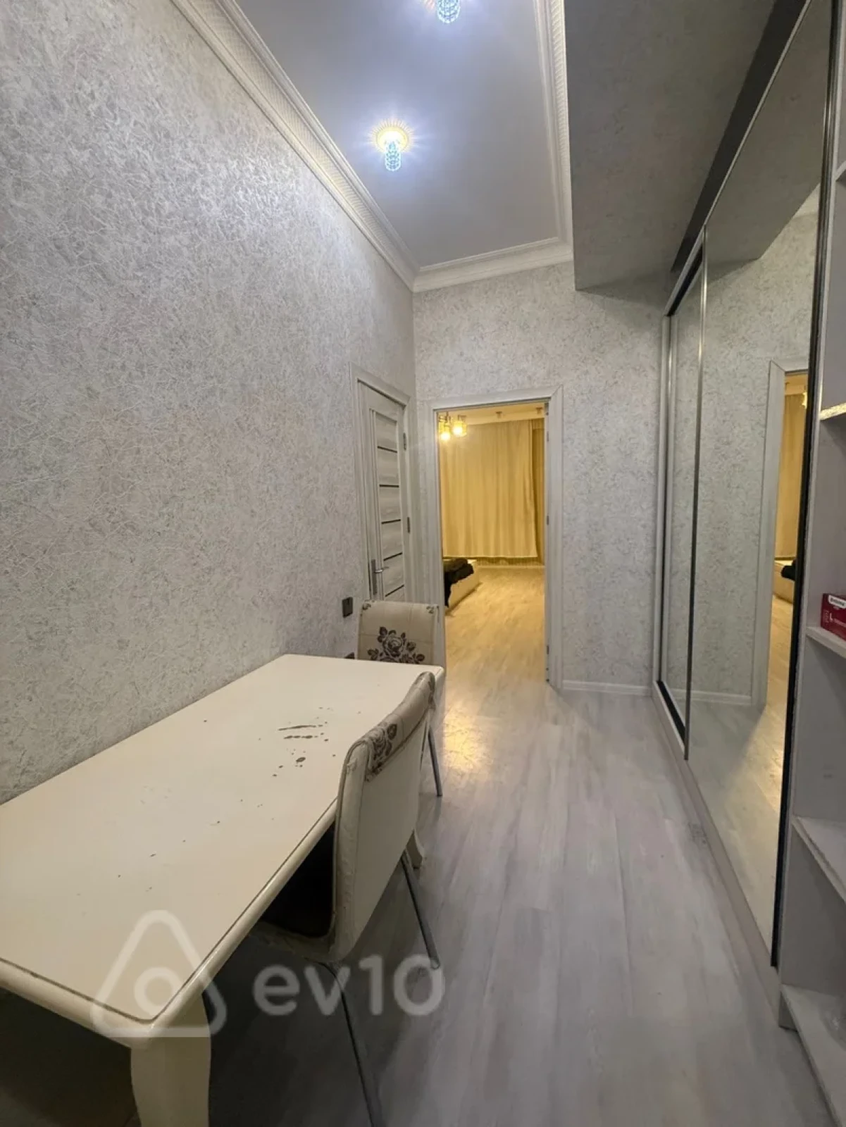 Kirayə verilir 3 otaqlı yeni tikili 140 m²
