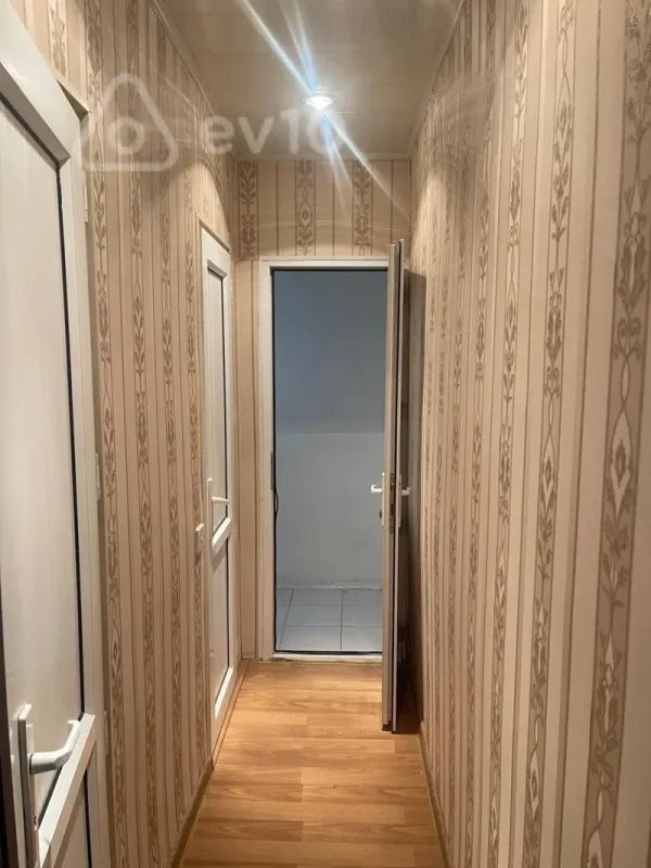 Kirayə verilir 3 otaqlı köhnə tikili 105 m²