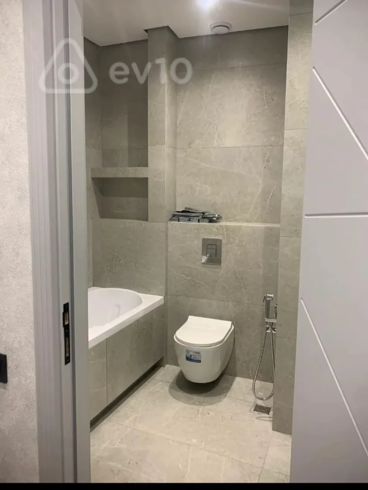 Satılır 4 otaqlı yeni tikili 182 m²