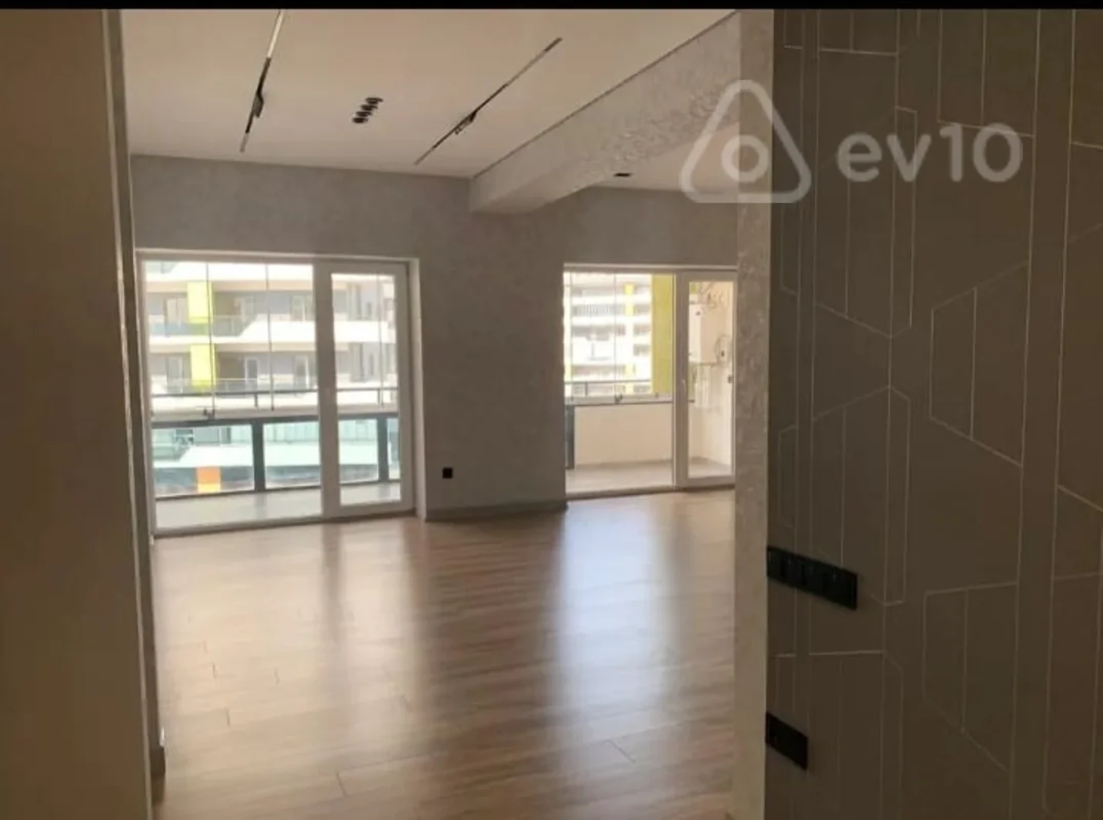 Satılır 4 otaqlı yeni tikili 182 m²