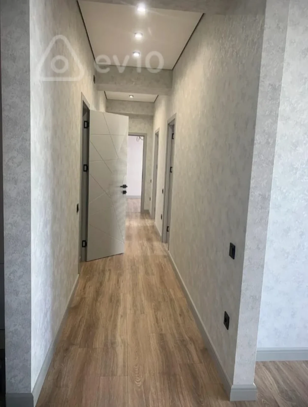 Satılır 4 otaqlı yeni tikili 182 m²