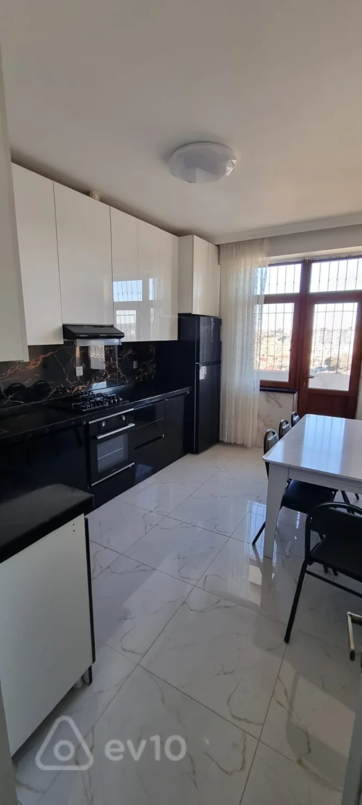 Kirayə verilir 3 otaqlı yeni tikili 100 m²