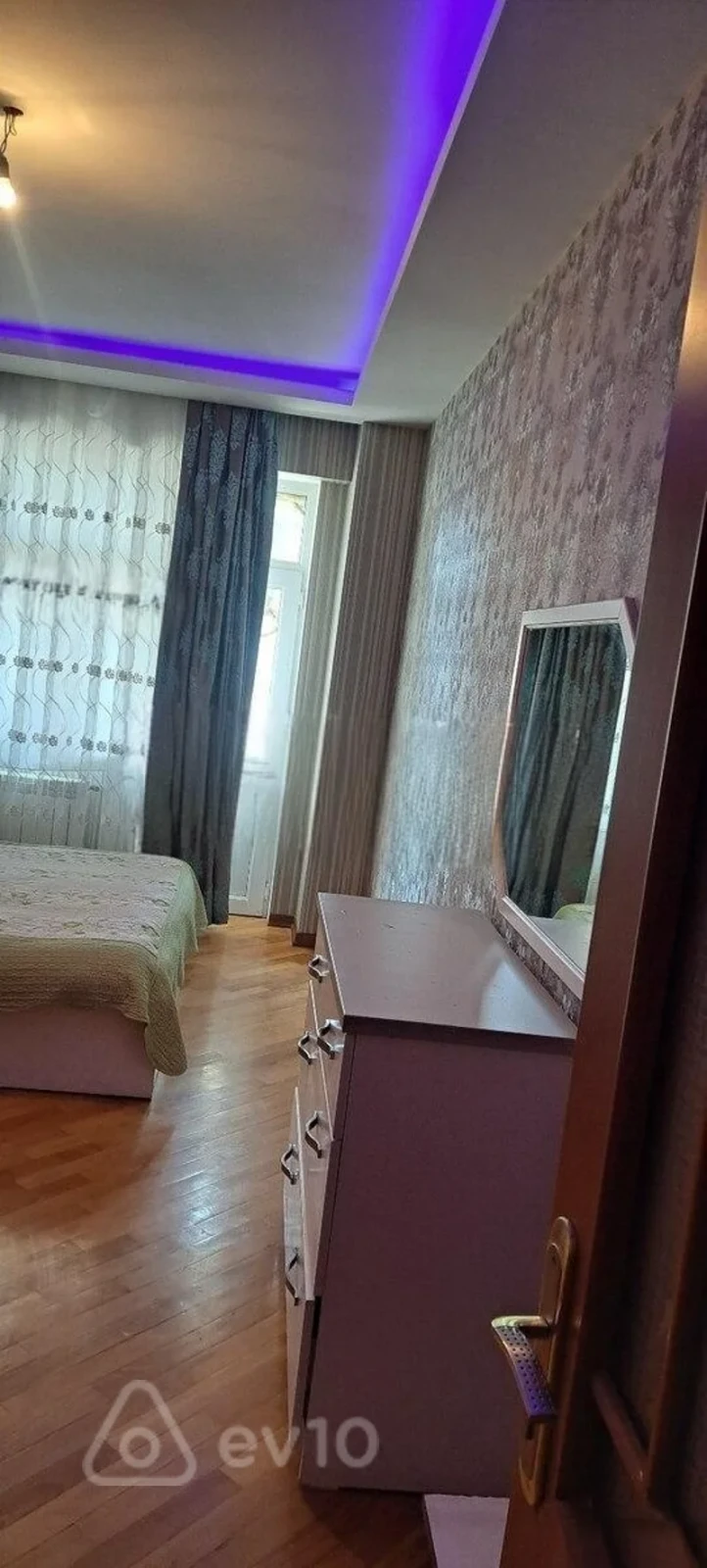 Kirayə verilir 2 otaqlı yeni tikili 78 m²