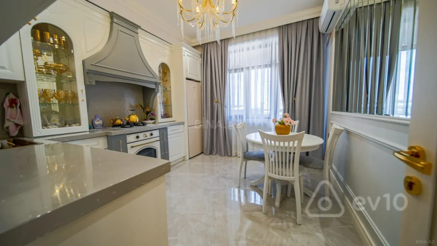 Kirayə verilir 3 otaqlı yeni tikili 135 m²