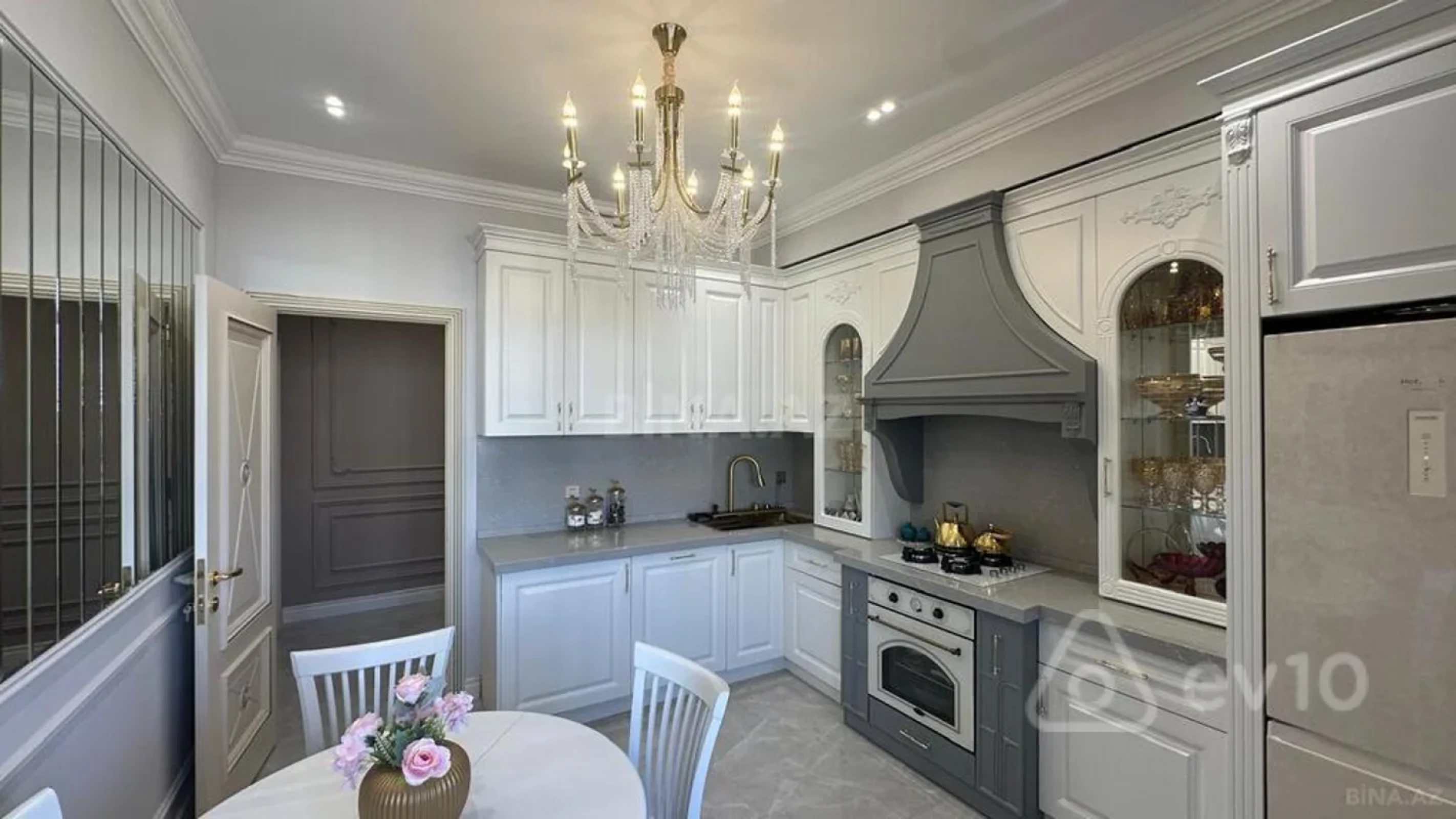 Kirayə verilir 3 otaqlı yeni tikili 135 m²