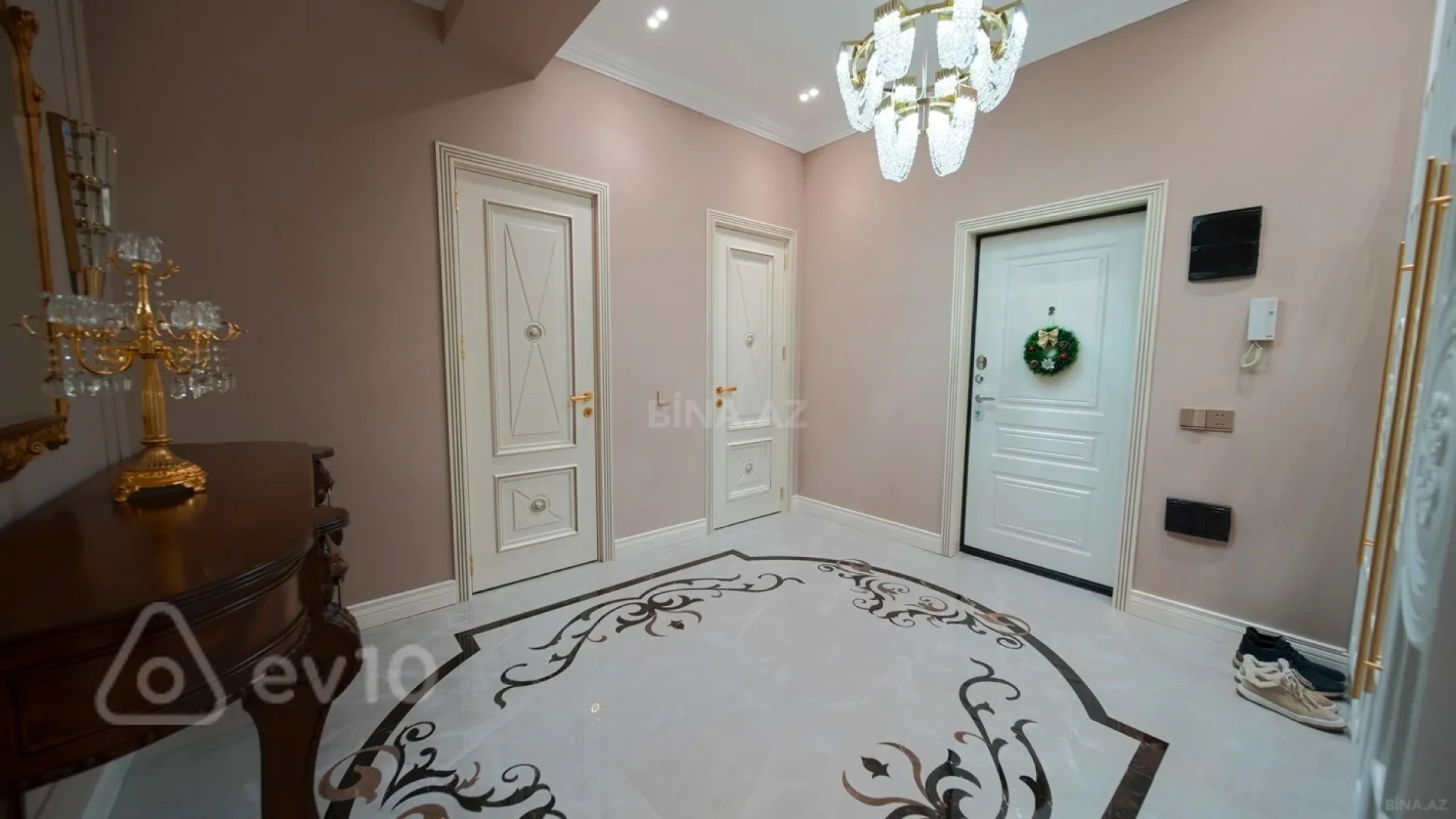 Kirayə verilir 3 otaqlı yeni tikili 135 m²