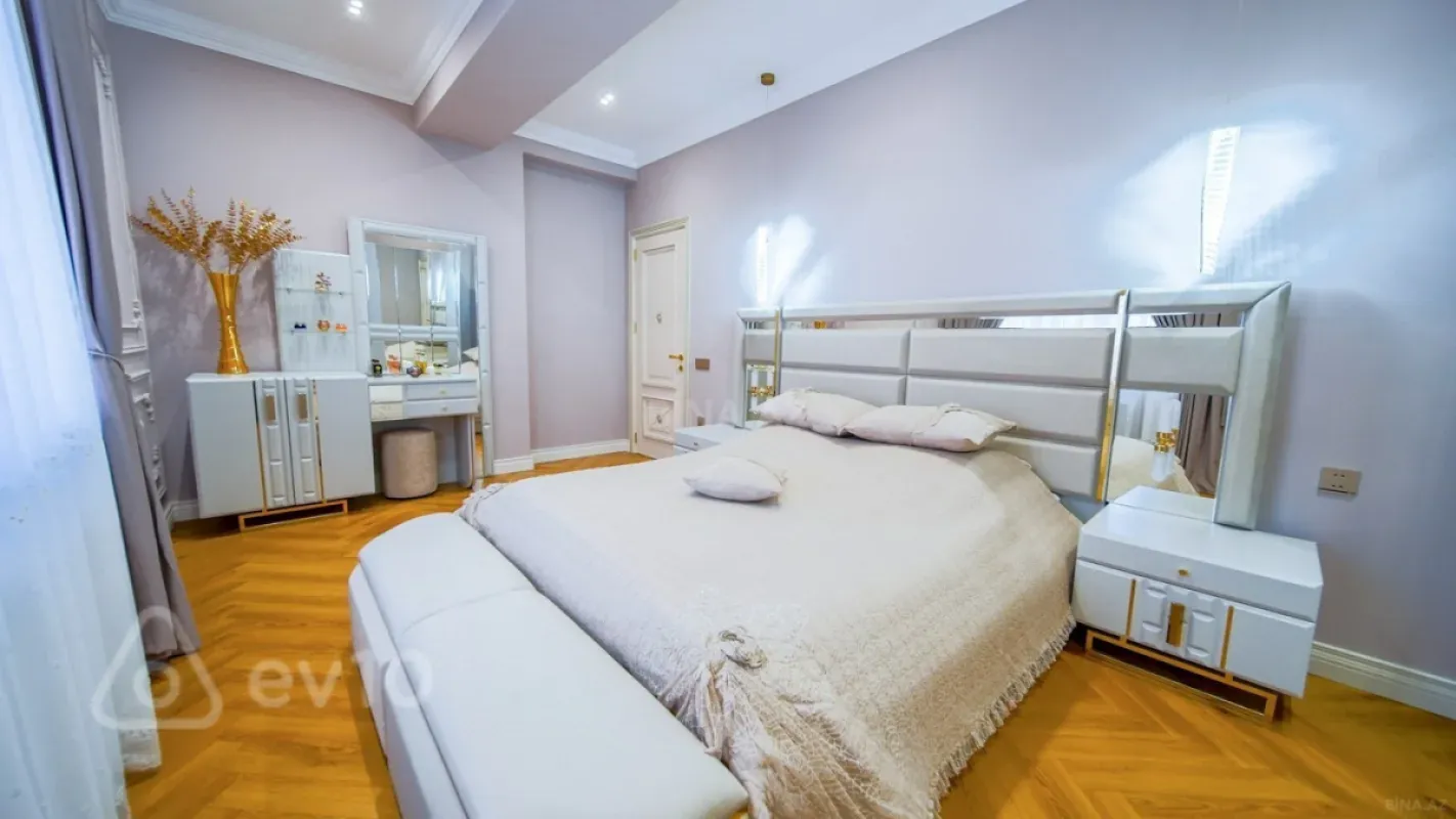 Kirayə verilir 3 otaqlı yeni tikili 135 m²