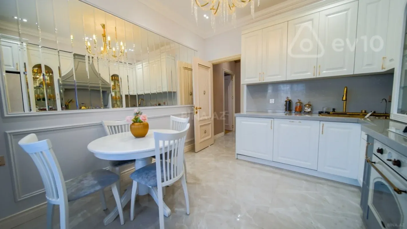 Kirayə verilir 3 otaqlı yeni tikili 135 m²