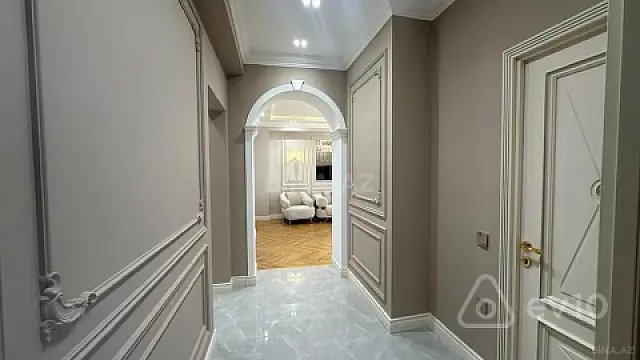 Kirayə verilir 3 otaqlı yeni tikili 135 m²