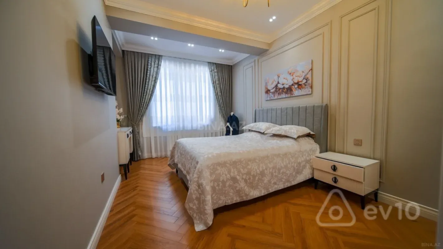 Kirayə verilir 3 otaqlı yeni tikili 135 m²