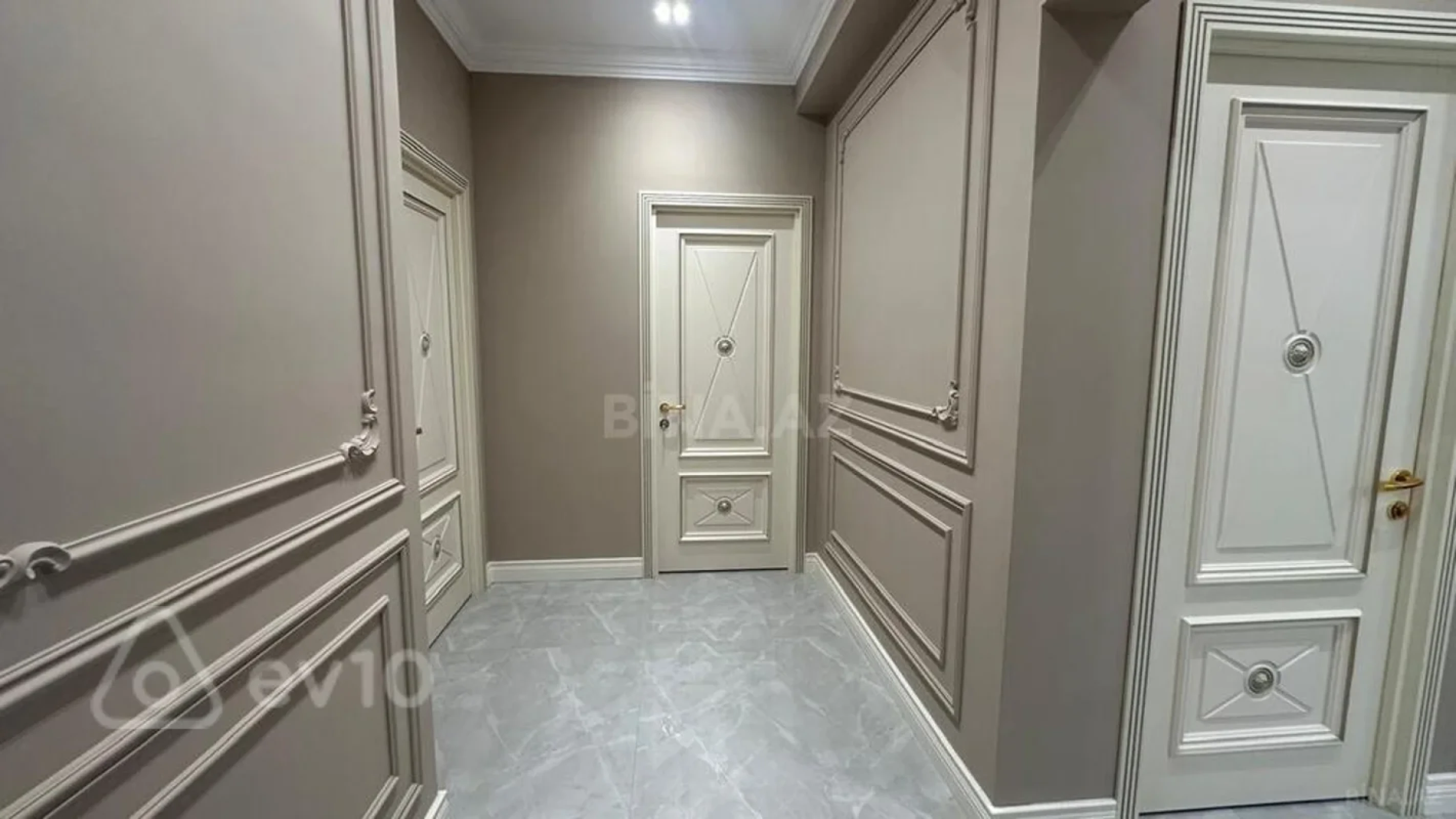 Kirayə verilir 3 otaqlı yeni tikili 135 m²