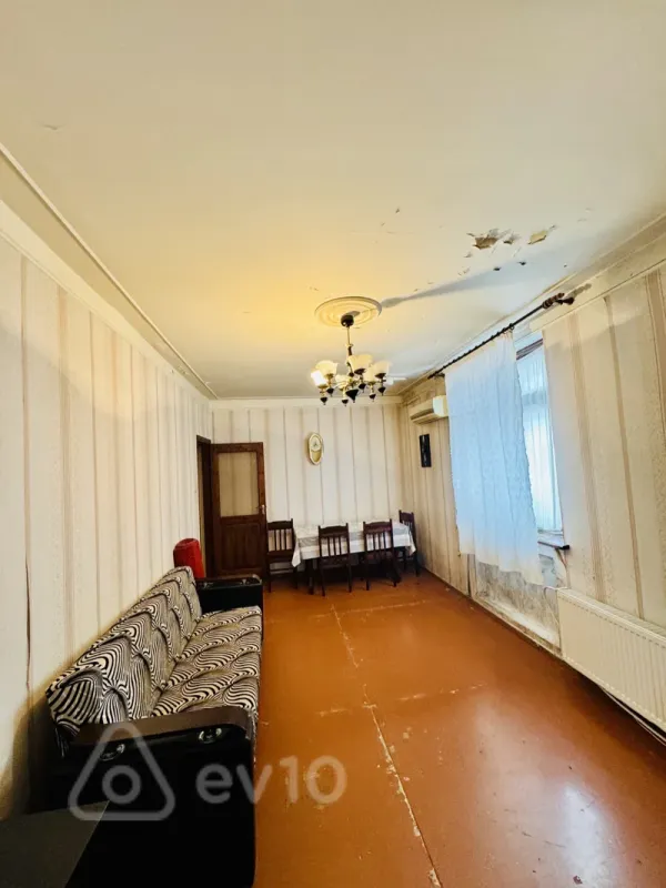 Satılır 2 otaqlı köhnə tikili 40 m²
