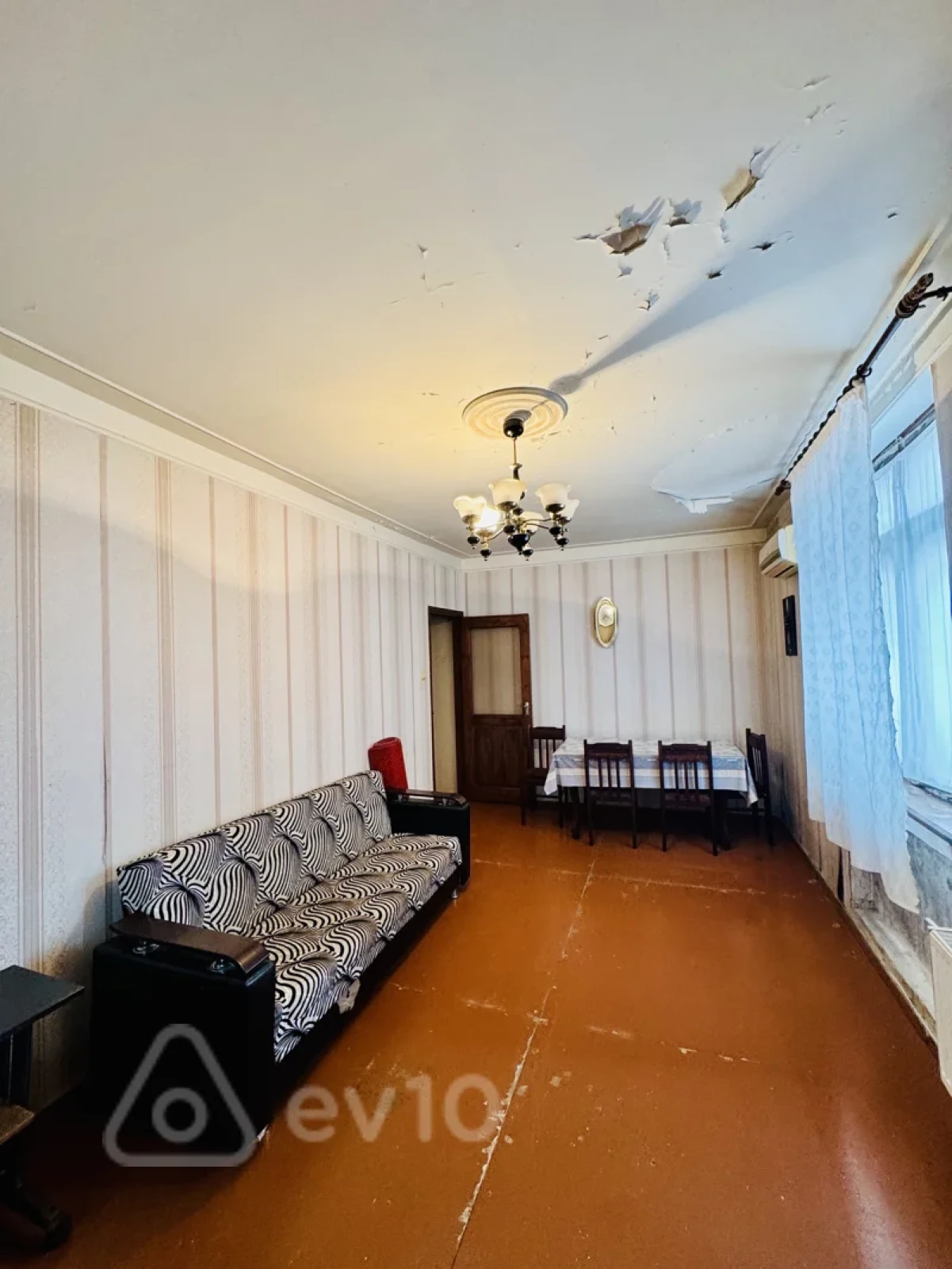Satılır 2 otaqlı köhnə tikili 40 m²