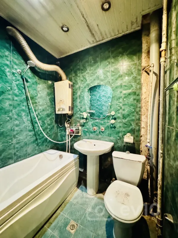 Satılır 2 otaqlı köhnə tikili 40 m²