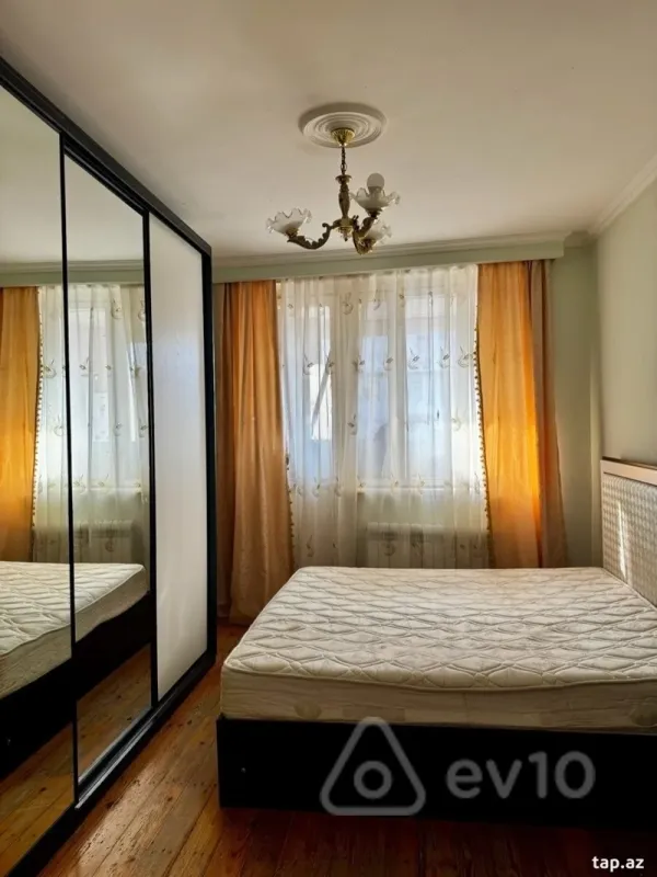 Kirayə verilir 3 otaqlı köhnə tikili 60 m²