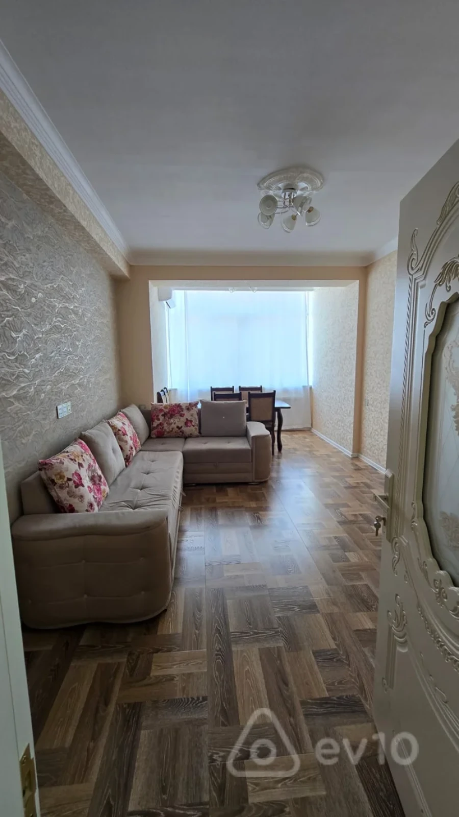 Kirayə verilir 2 otaqlı yeni tikili 65 m²