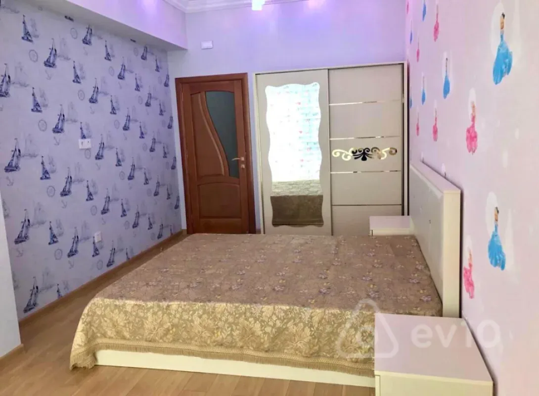 Kirayə verilir 4 otaqlı yeni tikili 185 m²