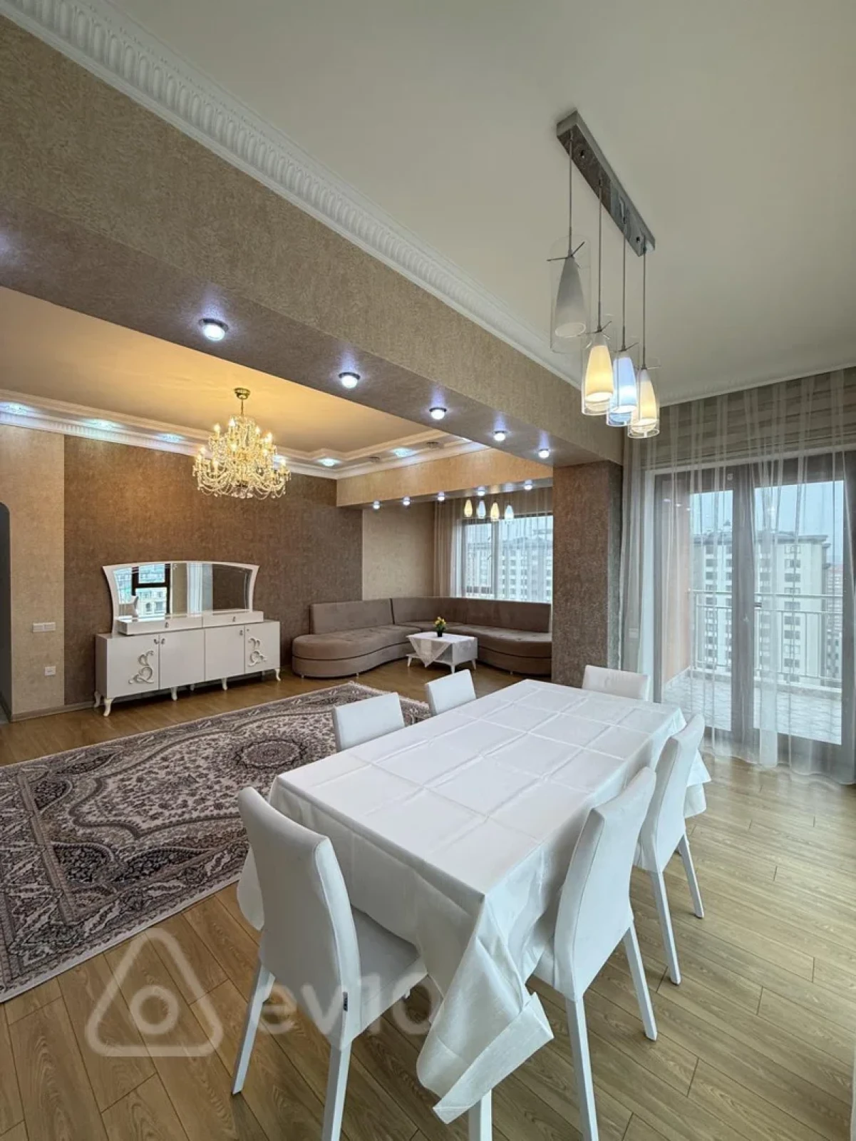 Kirayə verilir 4 otaqlı yeni tikili 185 m²