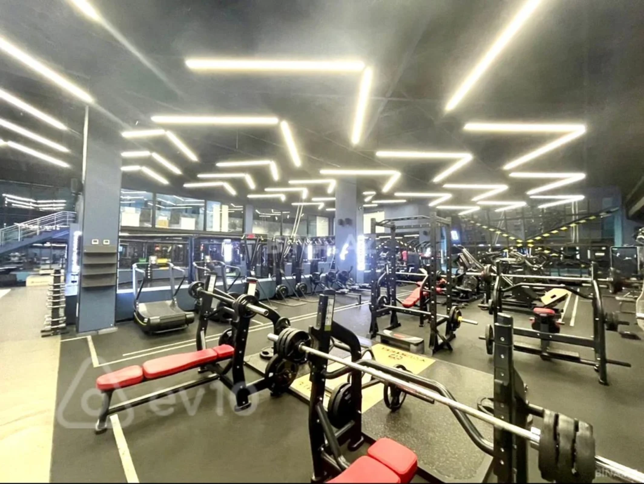 Kirayə verilir 4 otaqlı yeni tikili 185 m²