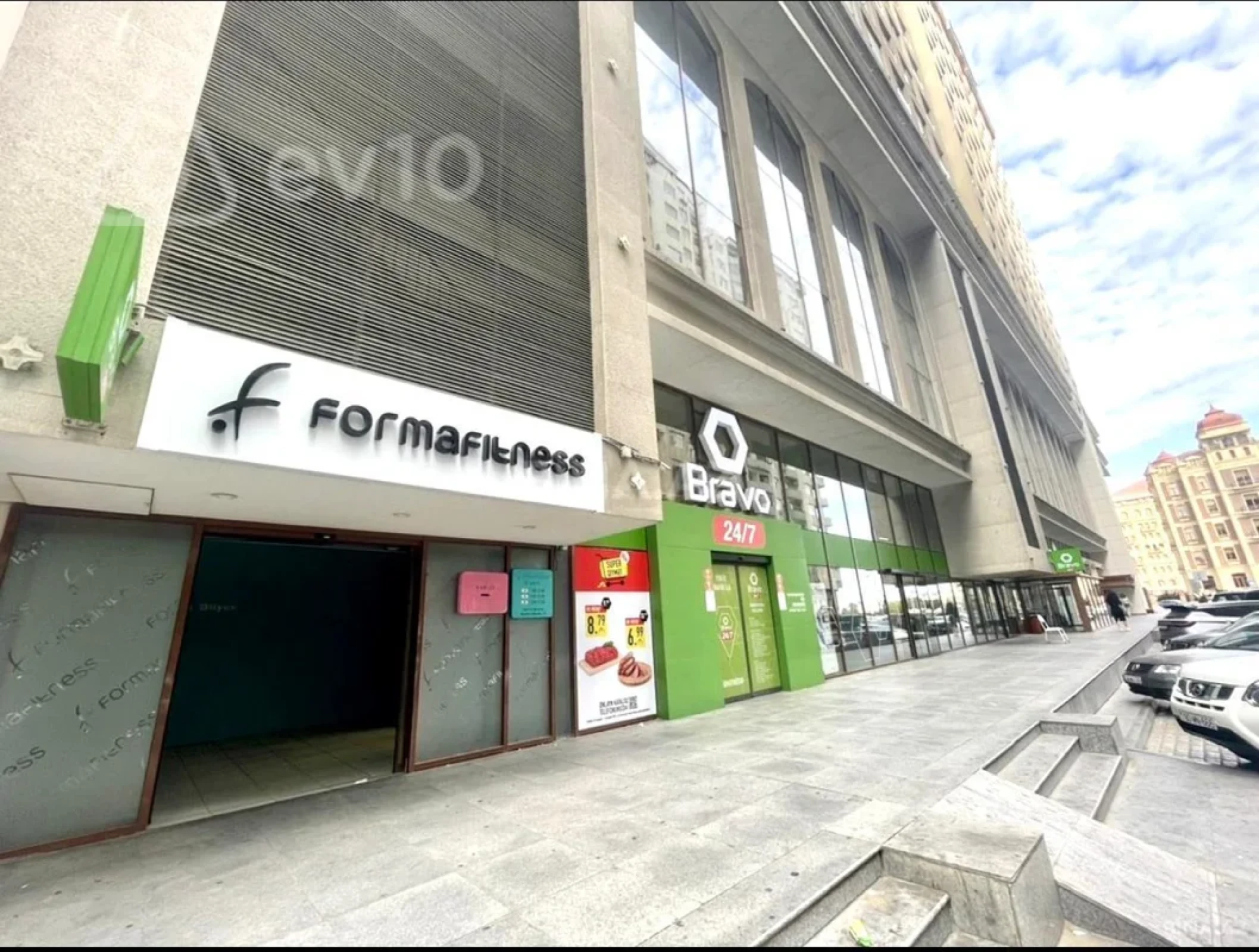 Kirayə verilir 4 otaqlı yeni tikili 185 m²